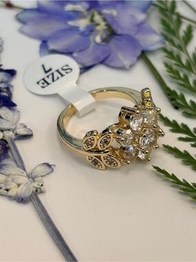 18k Gold Plated Floral Cluster Statement Ring - Size 7